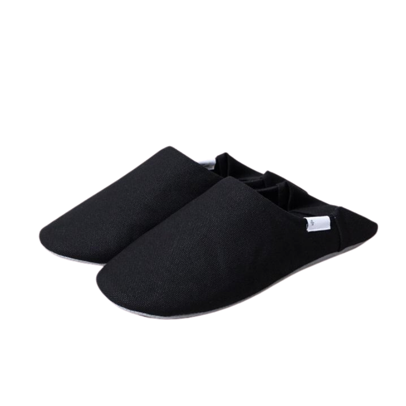 roomshoe-black-thelaborganics-slippers