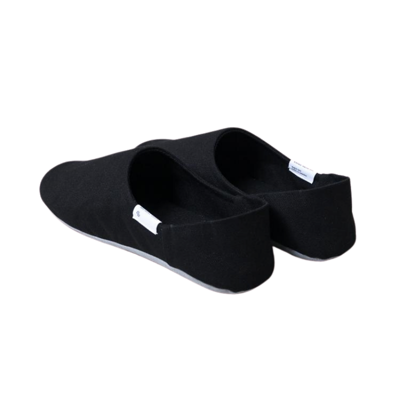roomshoe-black-thelaborganics-slippers.backpng